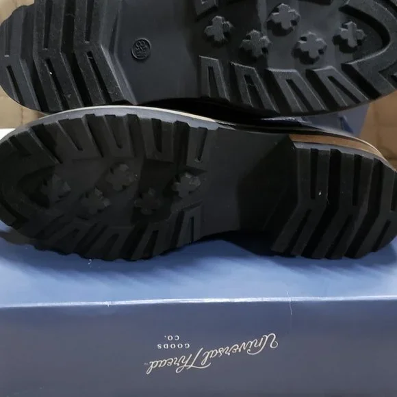 Women's Celina Water Repellant Chelsea Boots - Universal Thread - Picture 2 of 3